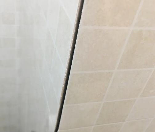 龙岩市瓷砖空鼓维修公司分享阳台瓷砖脱落的修复过程可以分为以下几个步骤